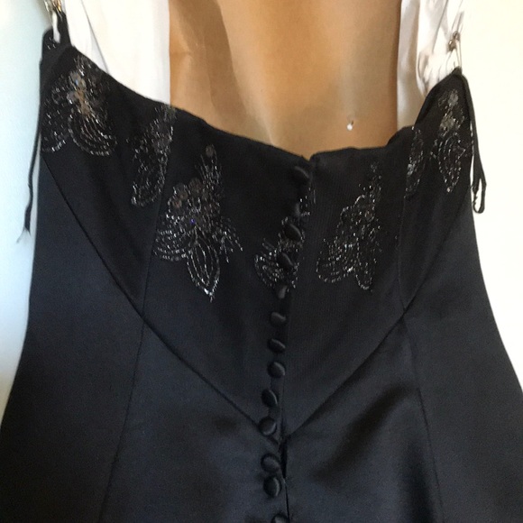 Gown - Picture 4 of 5